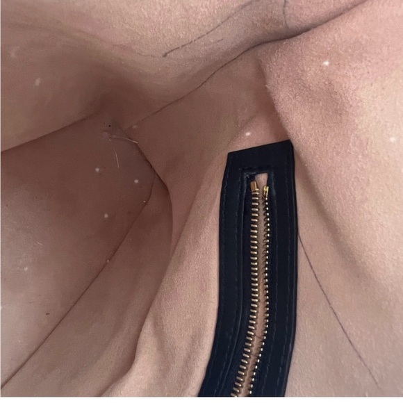 Gucci Medium Shoulder Bag - Picture 12 of 13